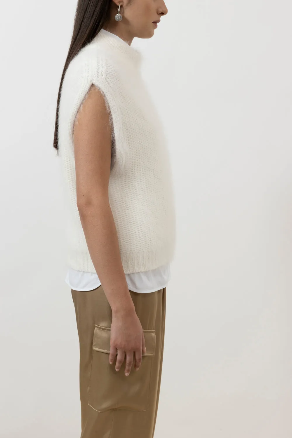 Angora wool yarn gilet