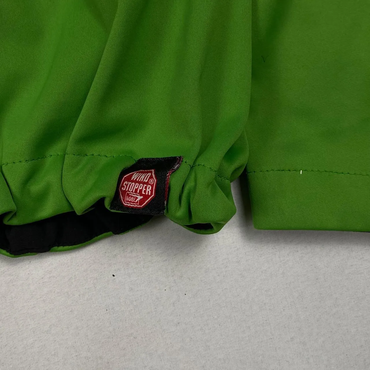 Authentic Vintage 00's Arc'teryx Windstopper Jacket (XL)