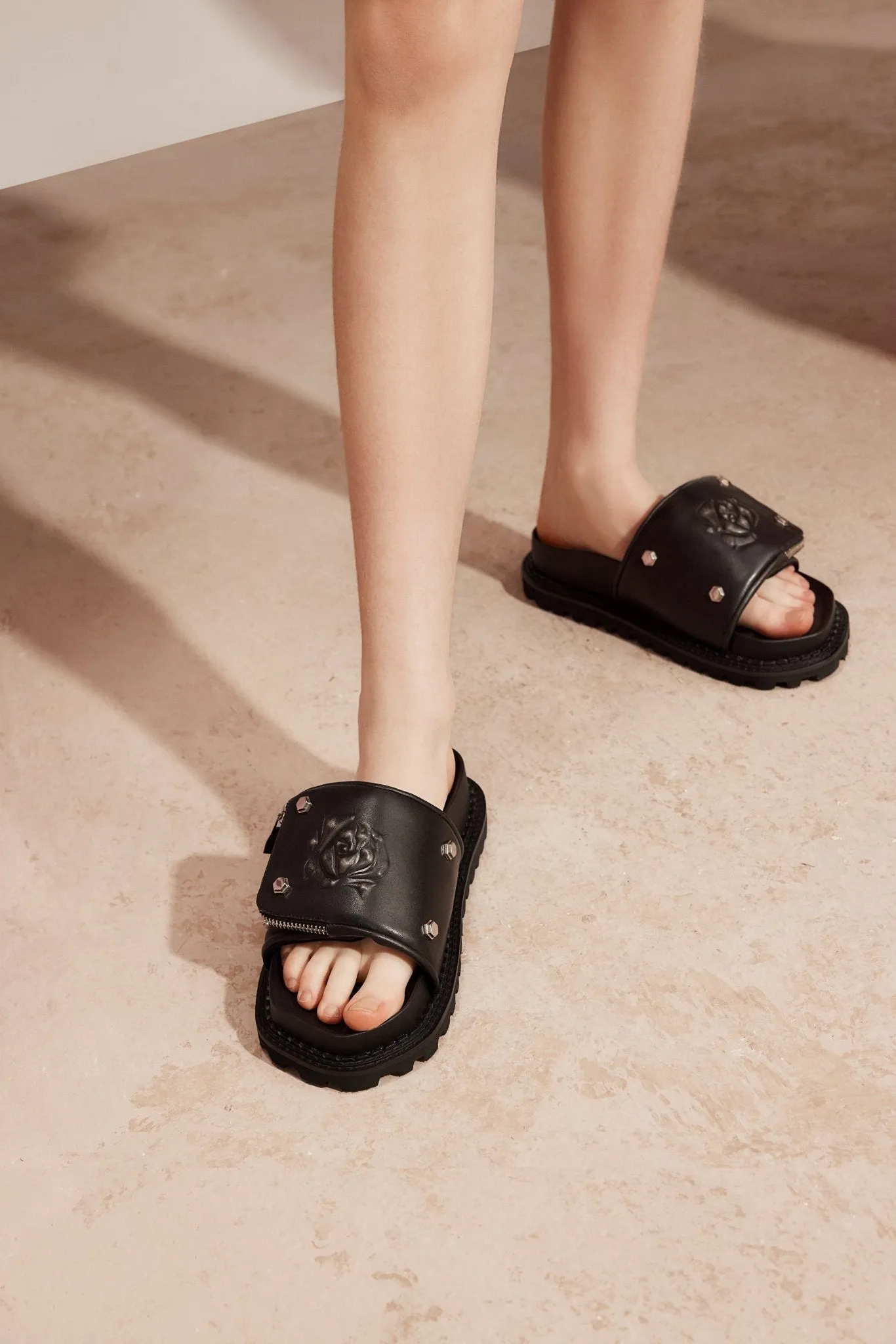 Butterfly Manor Thorns Series Retro Rose Sandals In Black-