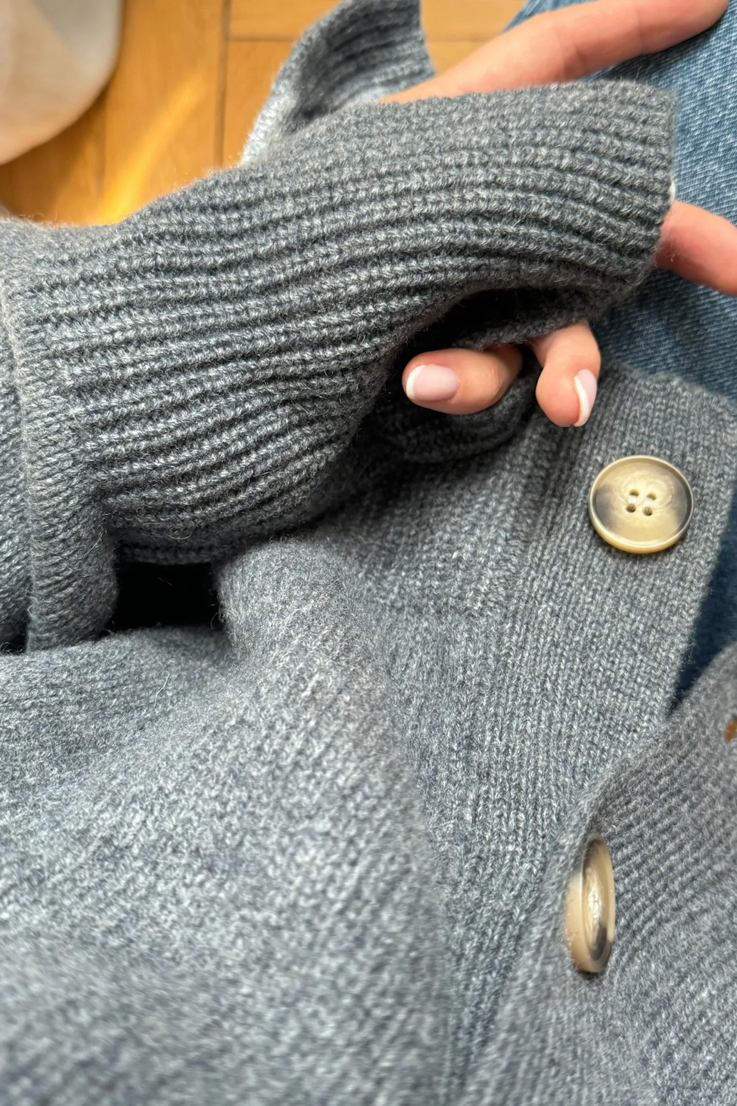 Cardigan Paix in Mid Grey