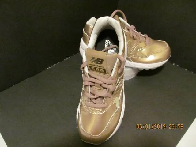 Ds women's size 5.5 ! new balance 580 