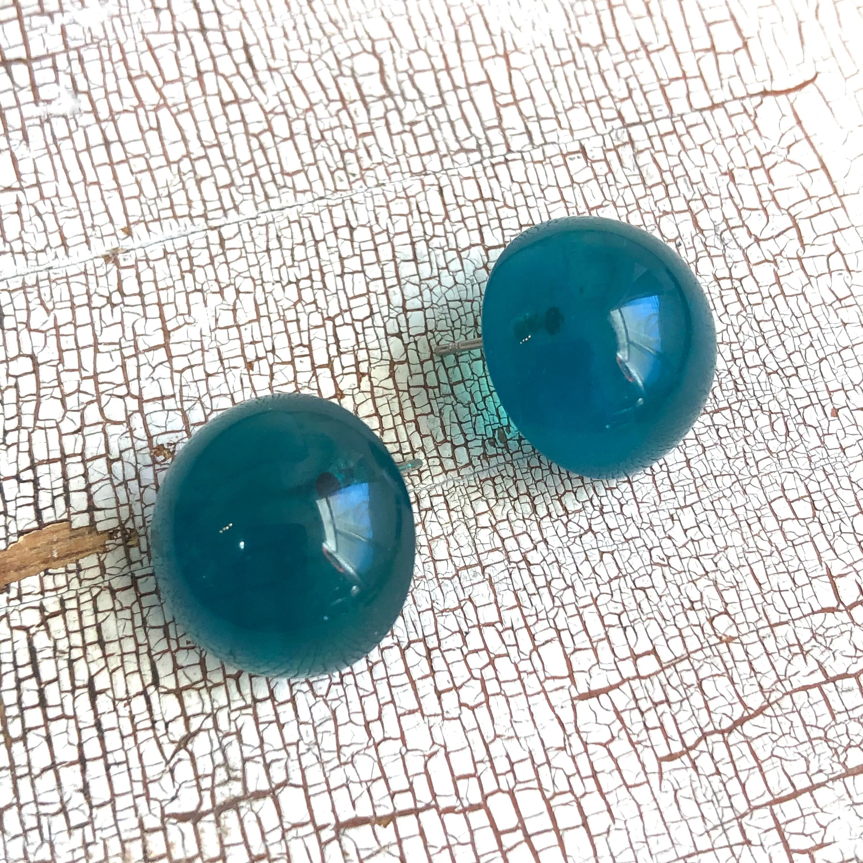 Emerald Green Opal Lucite Retro Button Stud Earrings