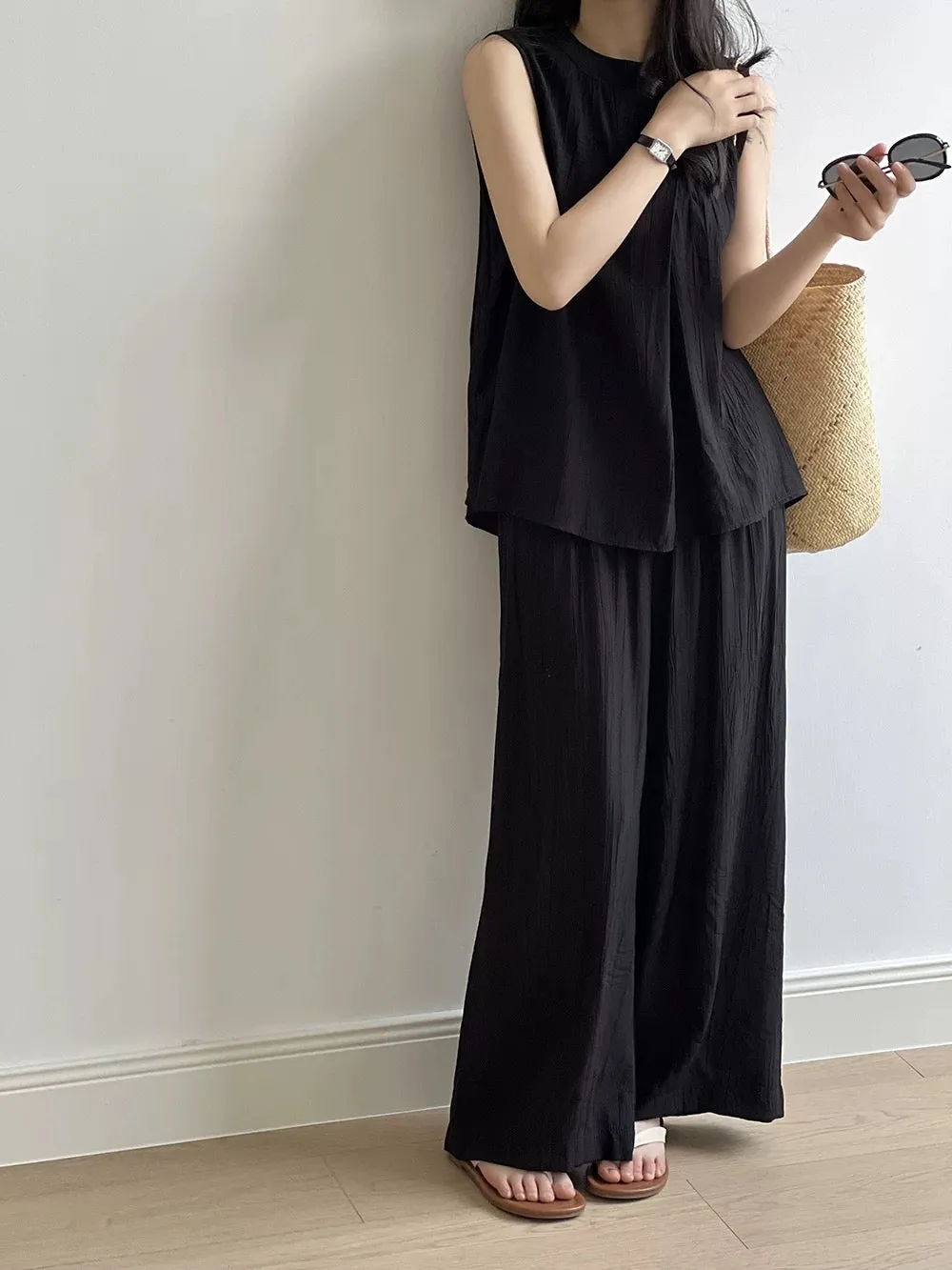 Fashion suit for women in summer with a complete set of high-end loose sleeveless vest pleated shirt wide-leg pants two-piece se