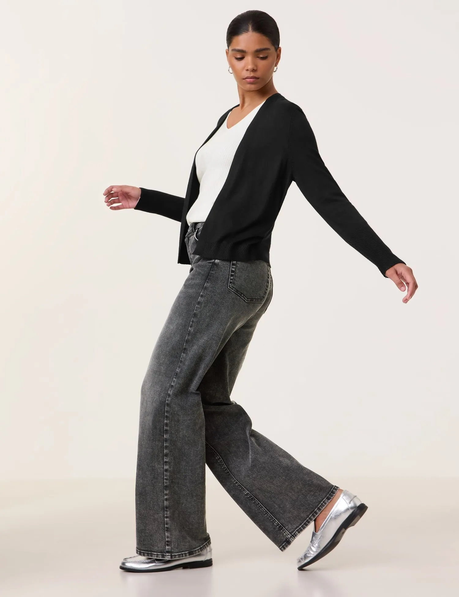 Fine cardigan with textured details