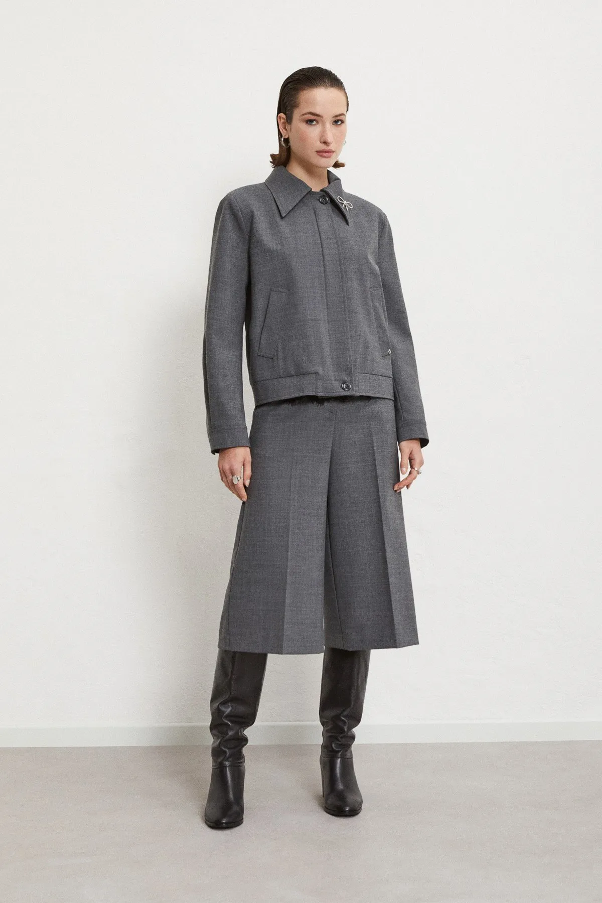 Jacket with collar