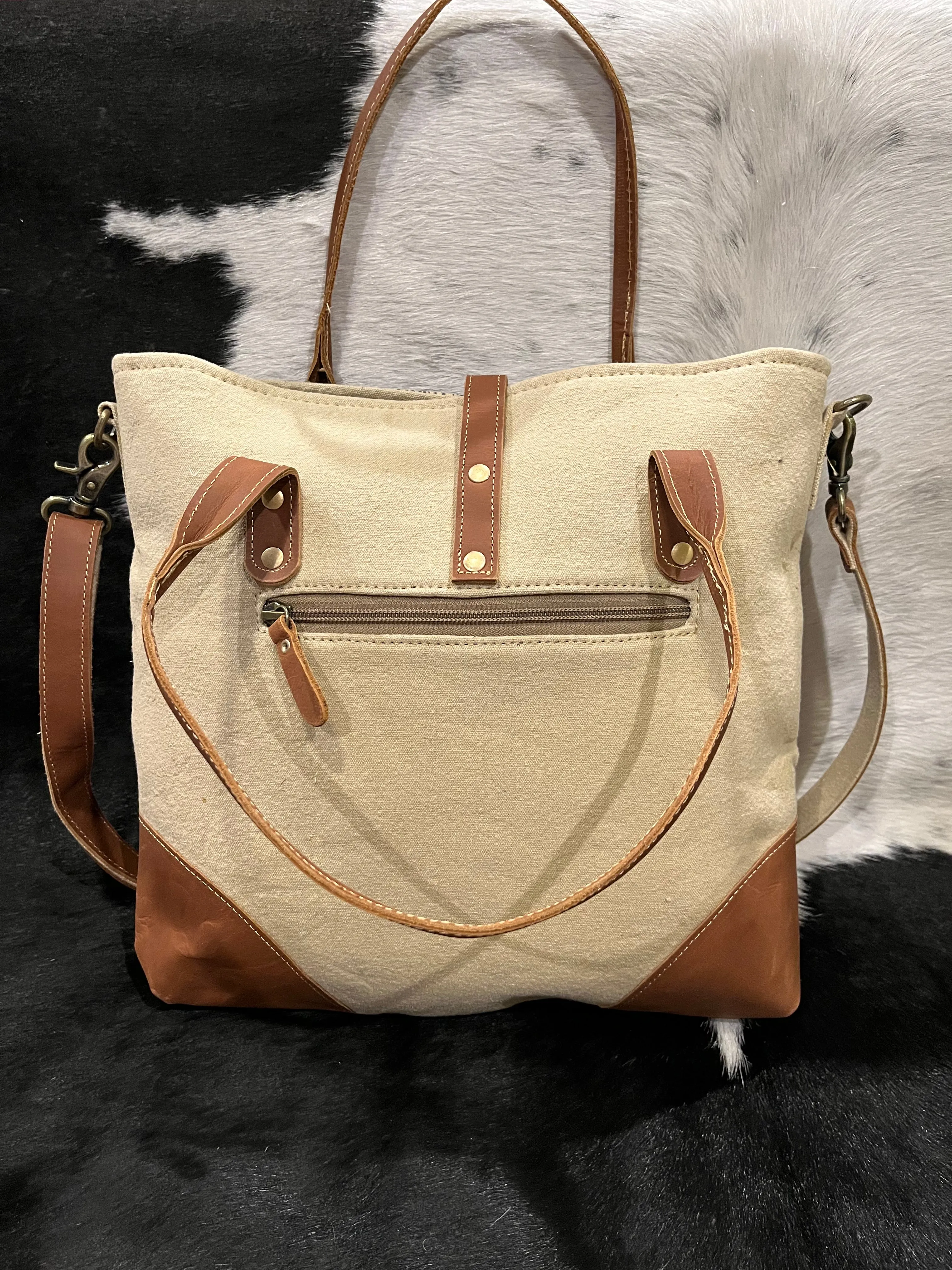 Le Medallion Vintage Cut Shoulder Bag