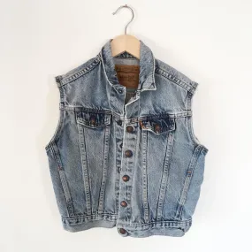 Levis preloved vest size 6-8