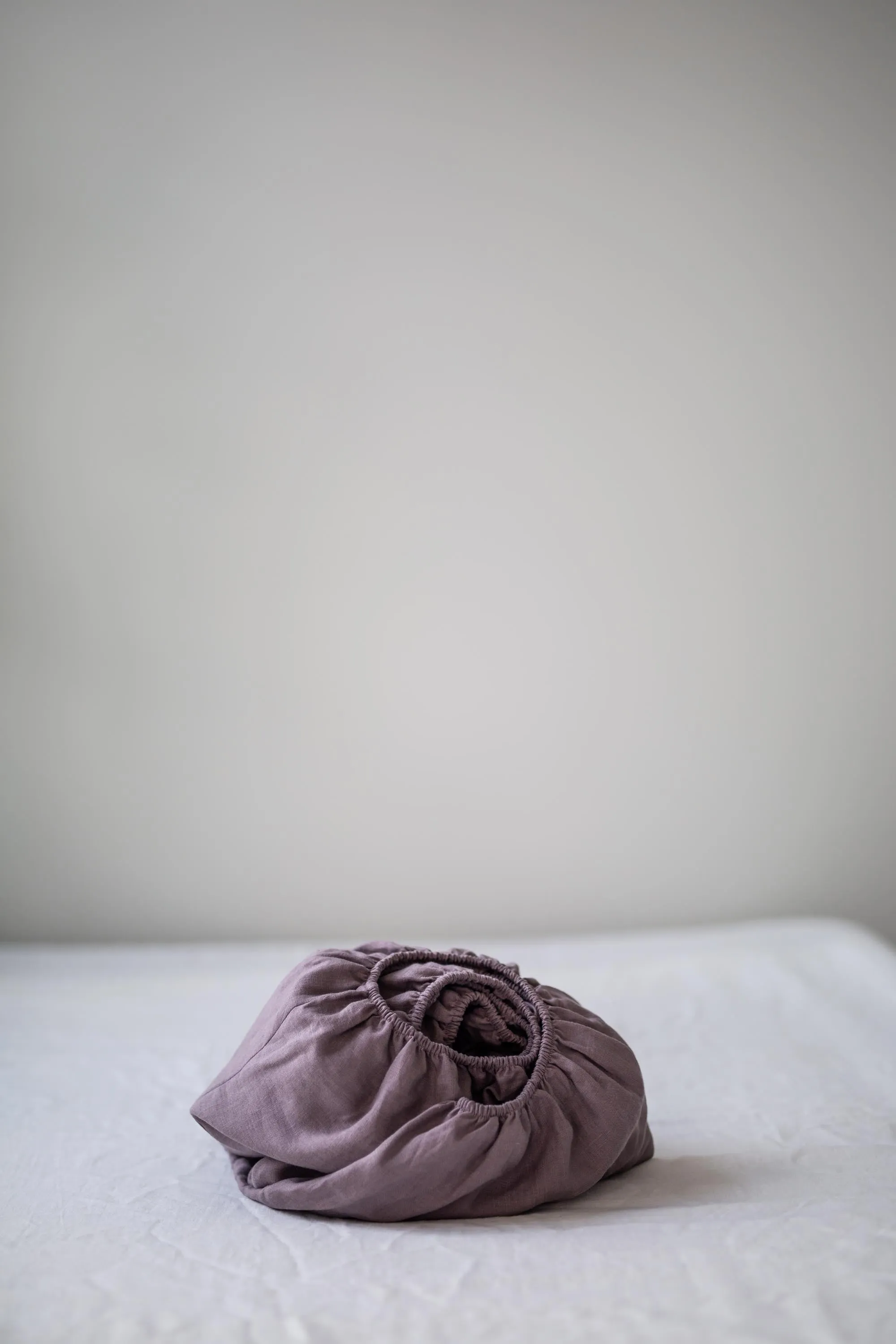 Linen fitted sheet in Dusty Lavender