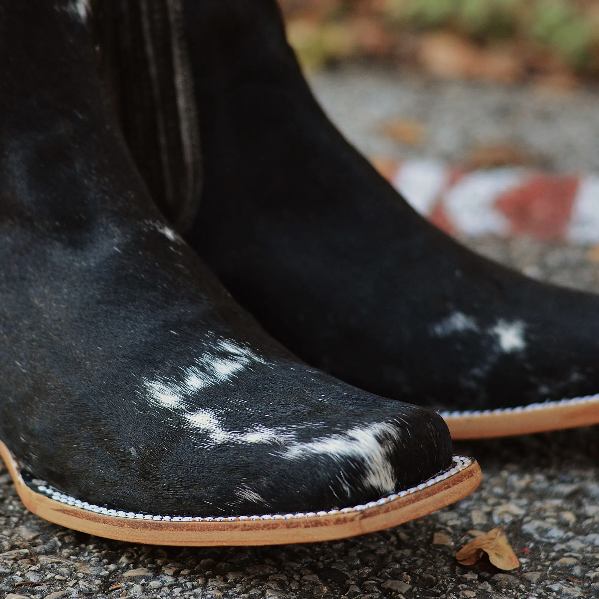 Men’s Cowhide Black/White Rodeo Toe Ankle Boot/Botin
