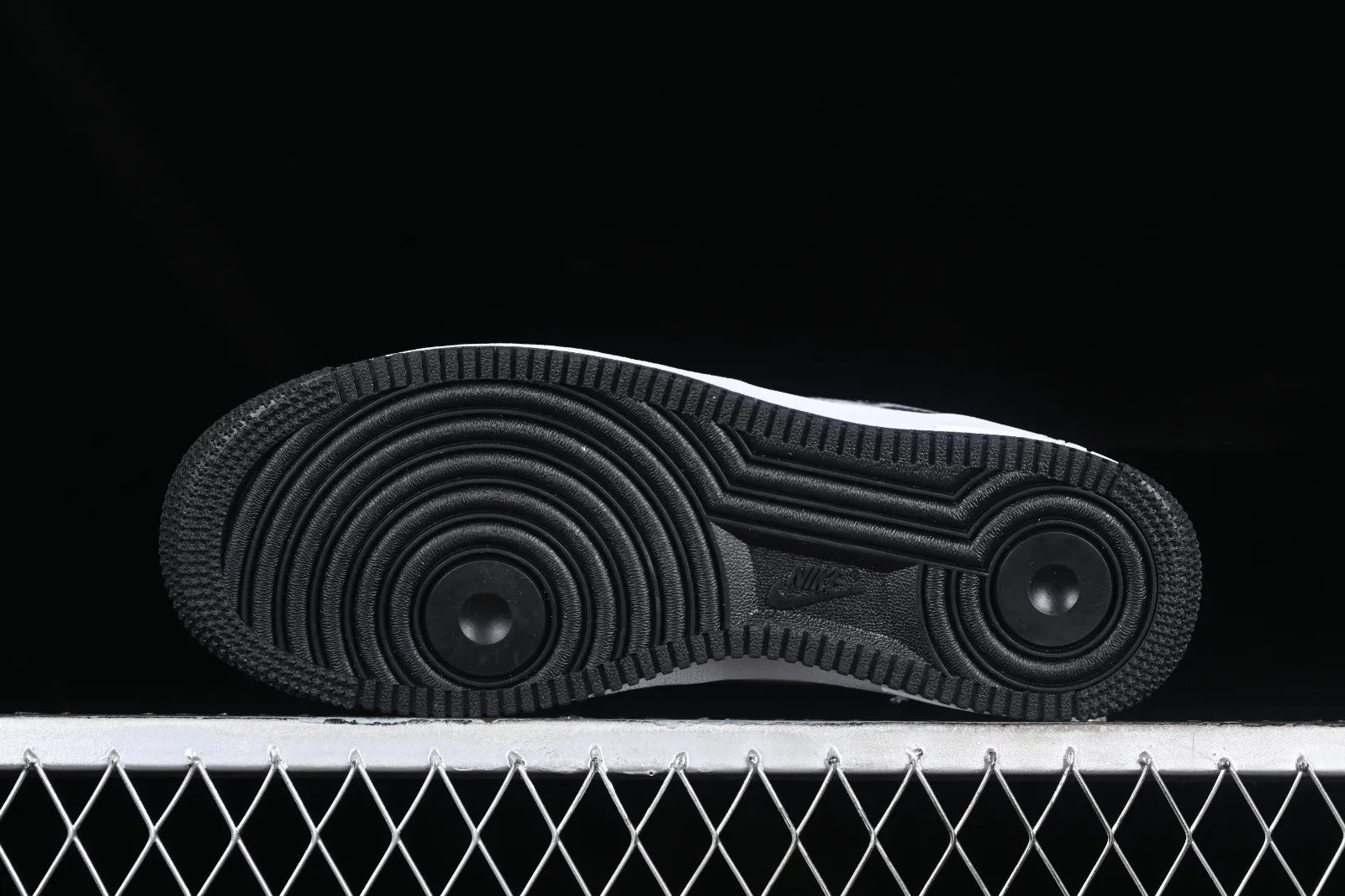 Nike Air Force 1 07 Low Black White PF9055-775
