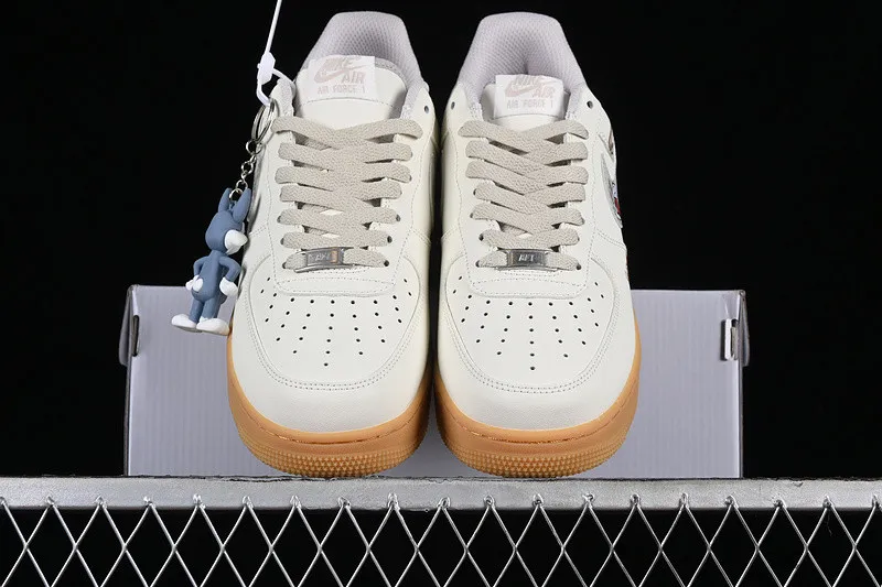 Nike Air Force 1 07 Low Bugs Bunny White Grey Brown XC2351-660