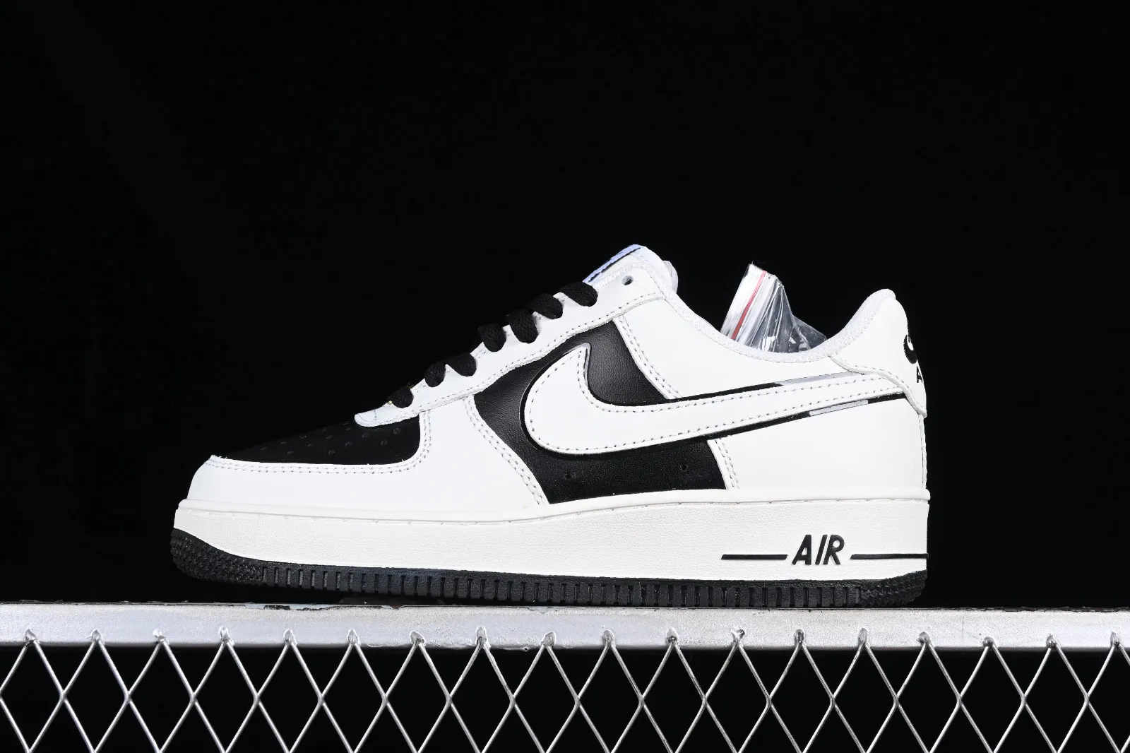 Nike Air Force 1 07 Low White Black AV0303-725