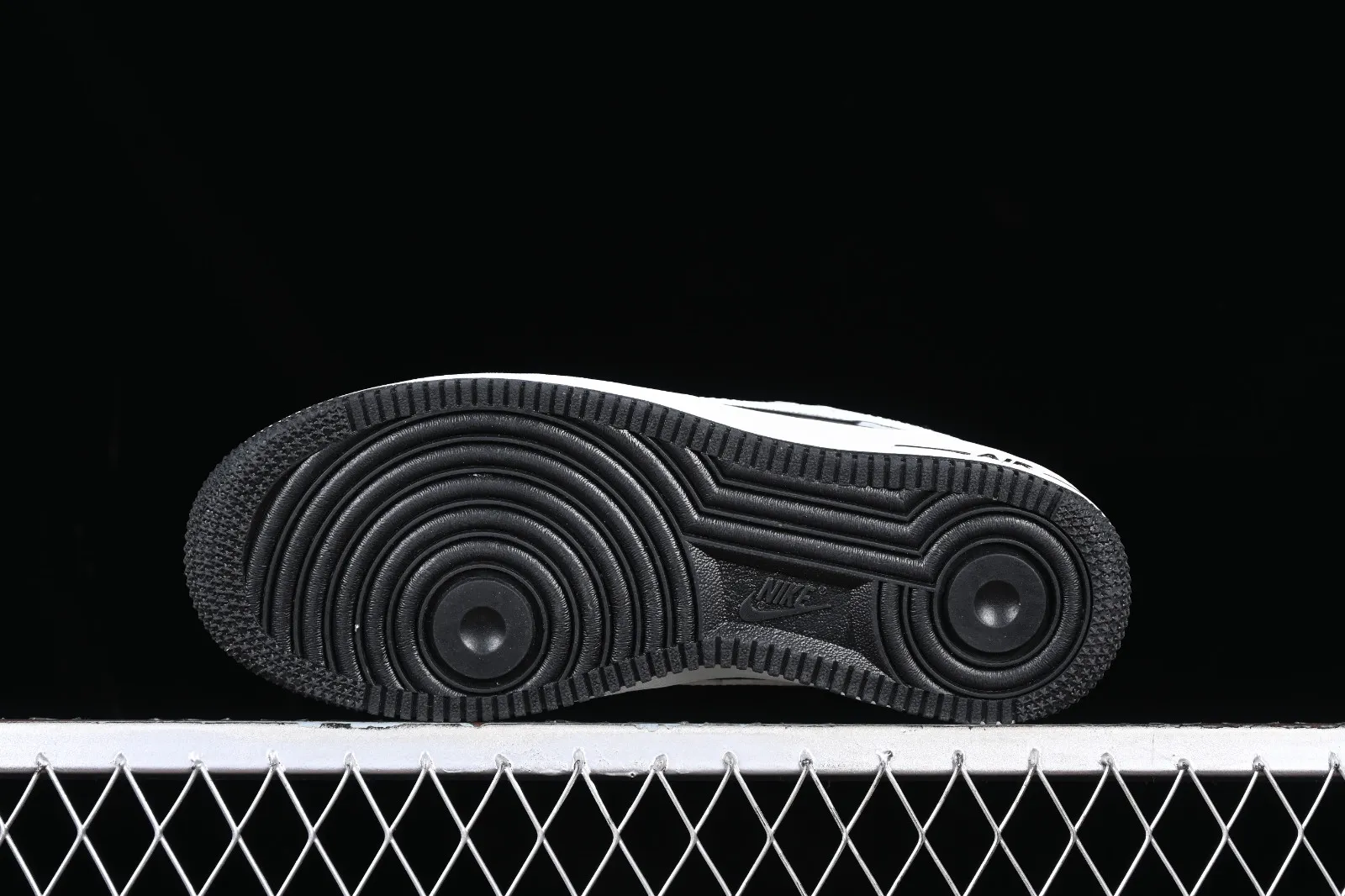 Nike Air Force 1 07 Low White Black AV0303-725