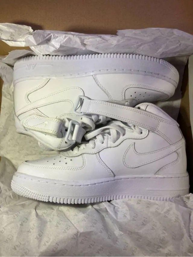 Nike air force 1 mid gs triple white
