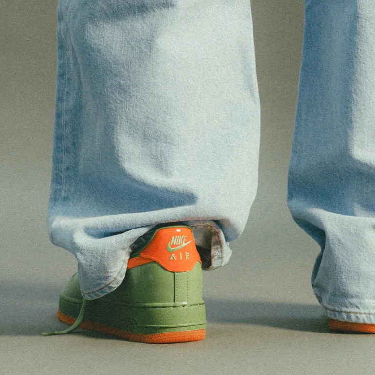 Nike Air Force 1 ´07 PRM Oil Green / Safety Orange / Platinum Tint