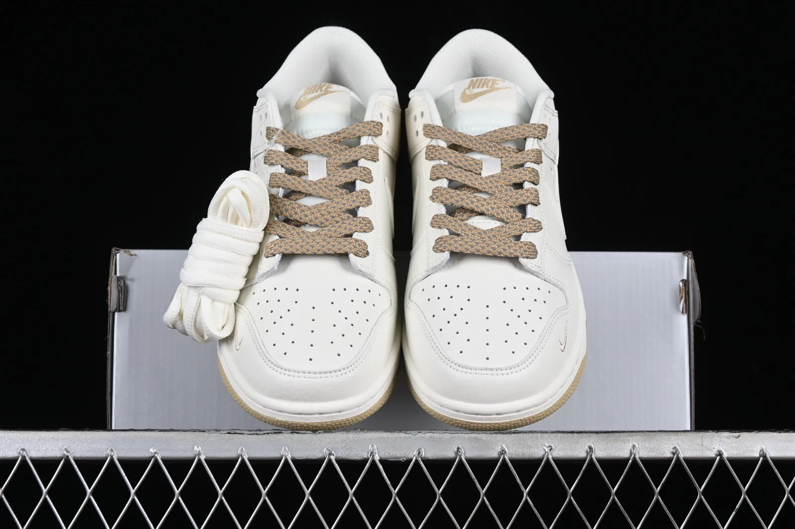 Nike SB Dunk Low Off White Brown Gold NK5639-326