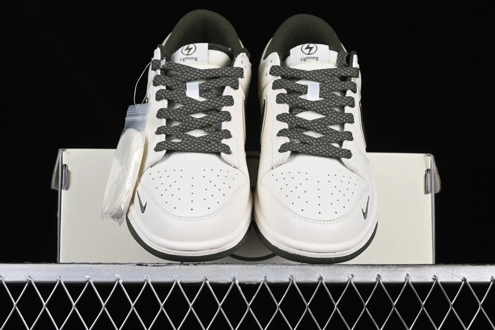 Nike SB Dunk Low Off White Dark Green XD1688-016
