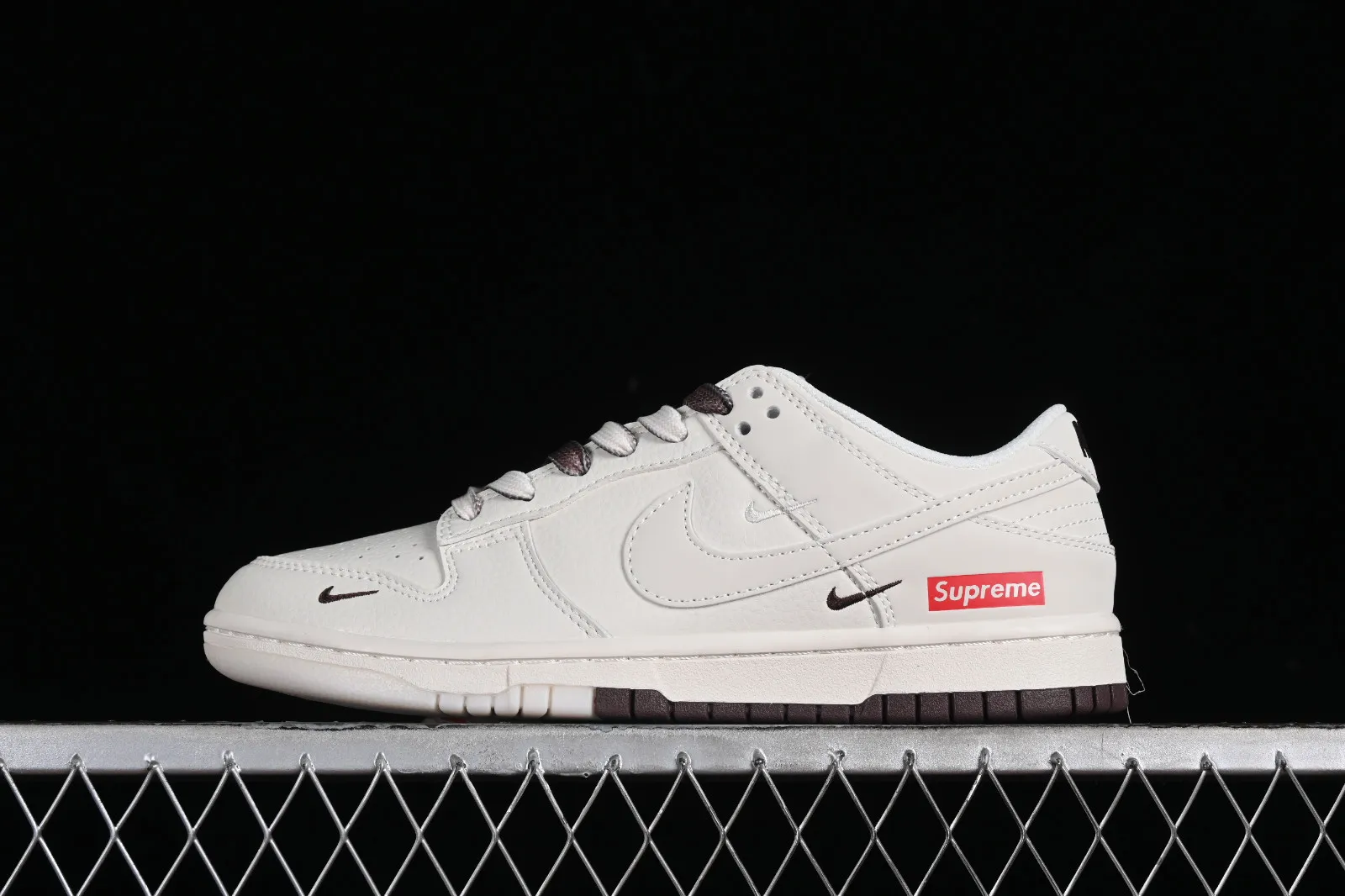 Nike SB Dunk Low Supreme Off White Brown Red BB8657-106