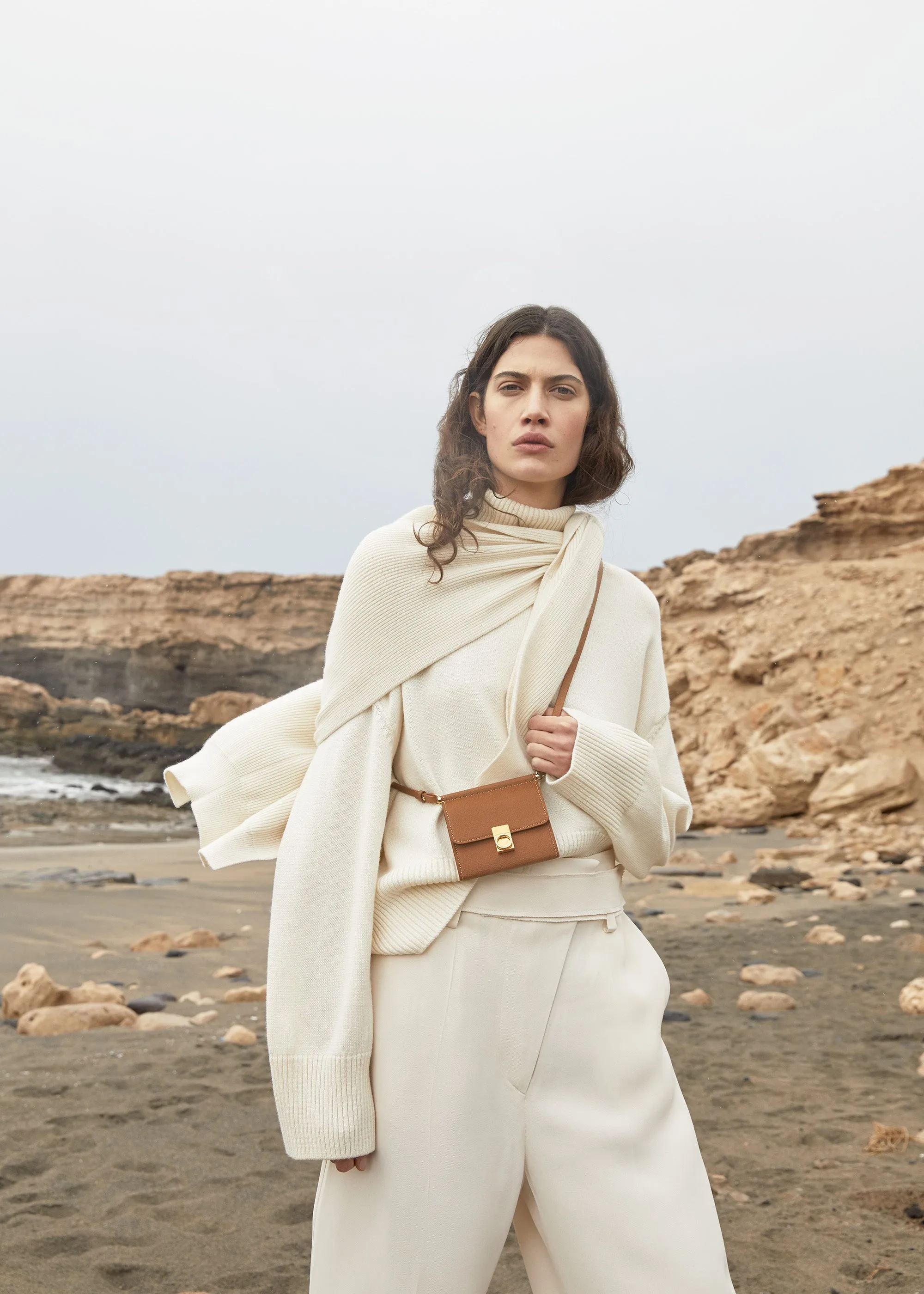 Numéro Sept Crossbody Wallet - Textured Camel