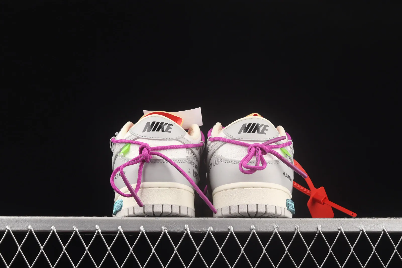 Off-White x Nike SB Dunk Low Lot 45 of 50 Neutral Grey Magenta DM1602-101