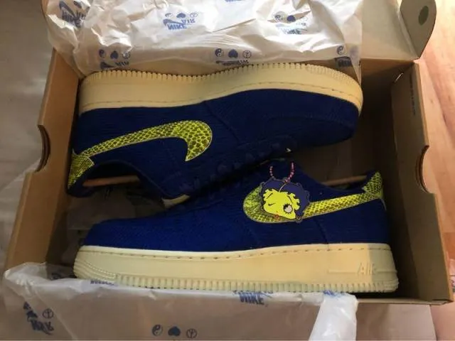 Olivia kim x nike wmns air force 1 no cover