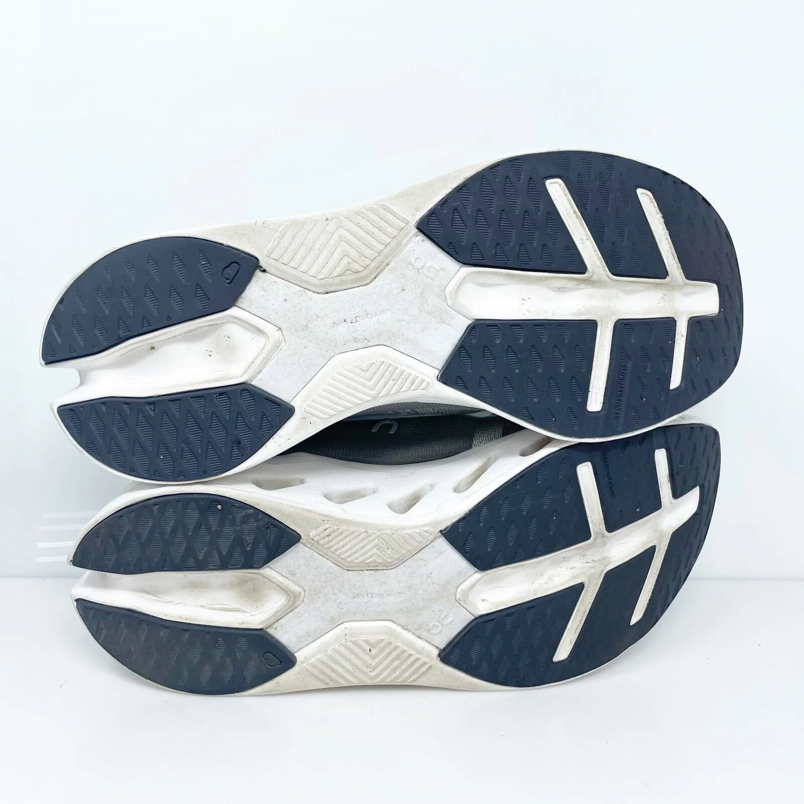 On Mens Cloudeclipse Gray Running Shoes Sneakers Size 9