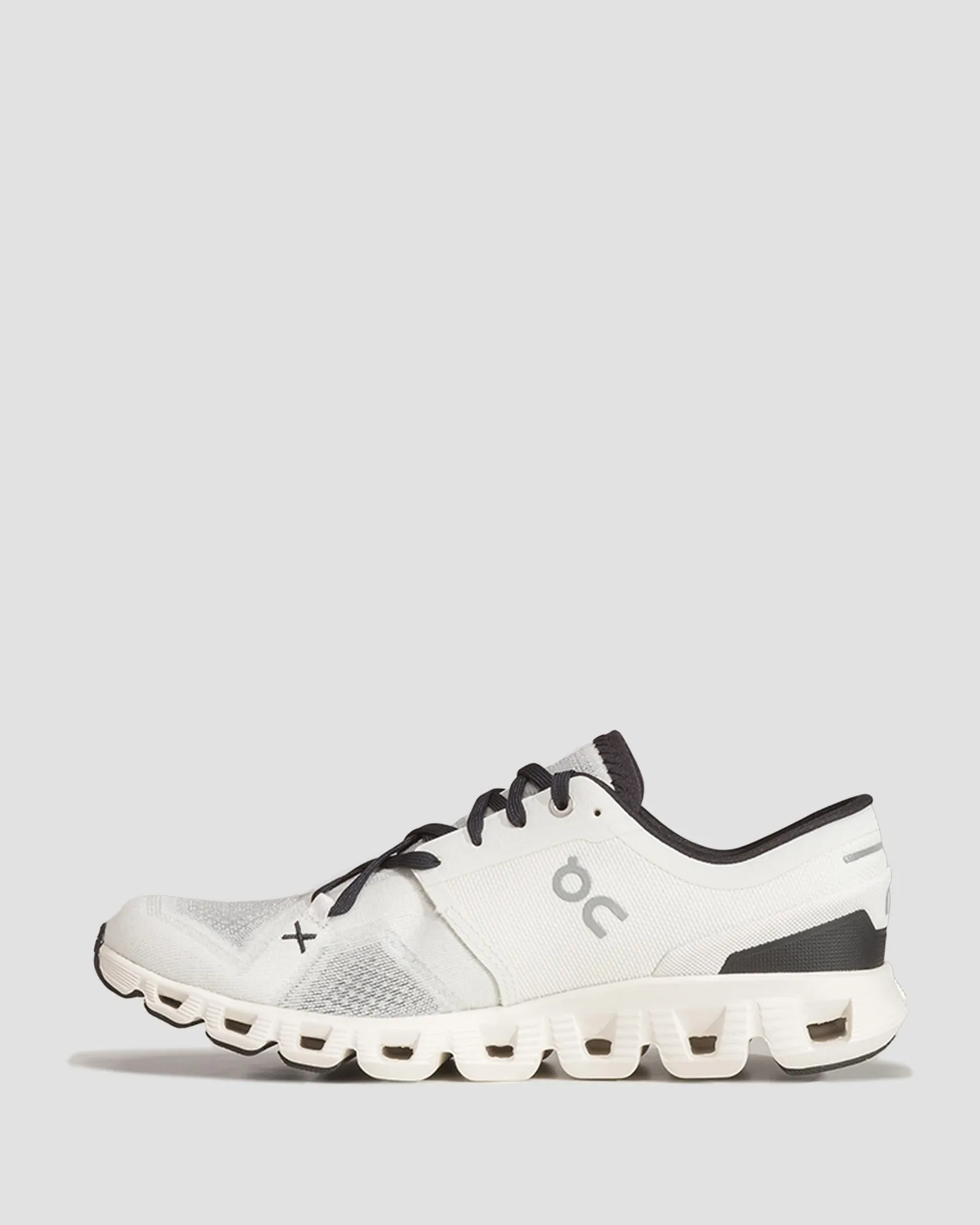 ON RUNNING CLOUD X 3 women's trainers 6098697-white-black