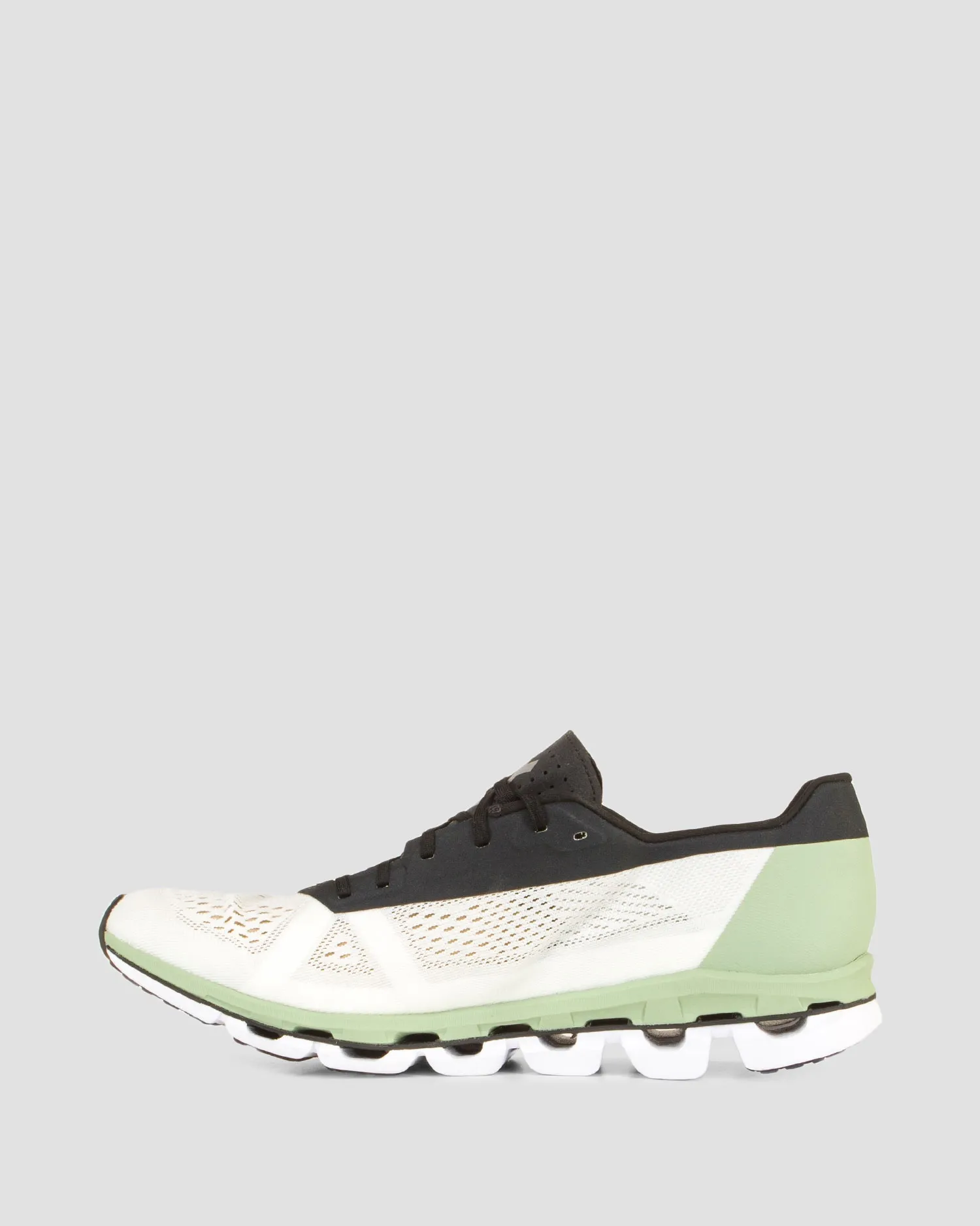 ON RUNNING Cloudboom Woman trainers 3799639-white-black