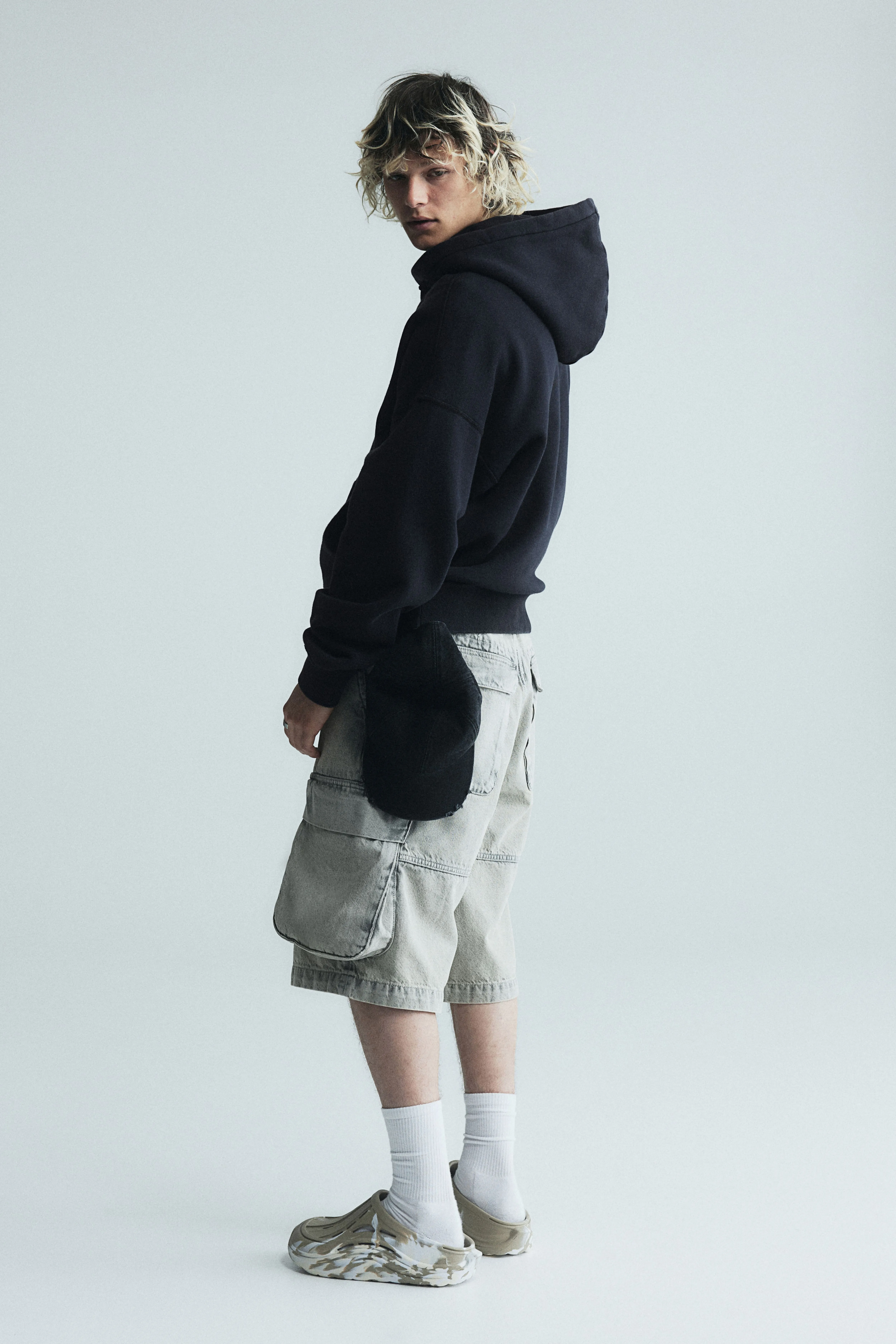 Oversized Fit Hoodie - Long sleeve - Regular length - Black - Men | H&M GB