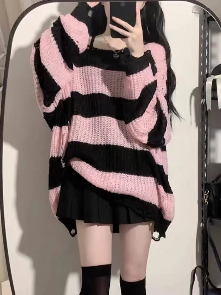 Retro contrasting ripped sweater for women 2023 winter new style Japanese style loose lazy style fashionable versatile top