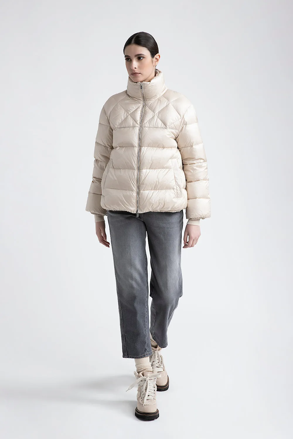 Short goose down jacket in ultralight nylon