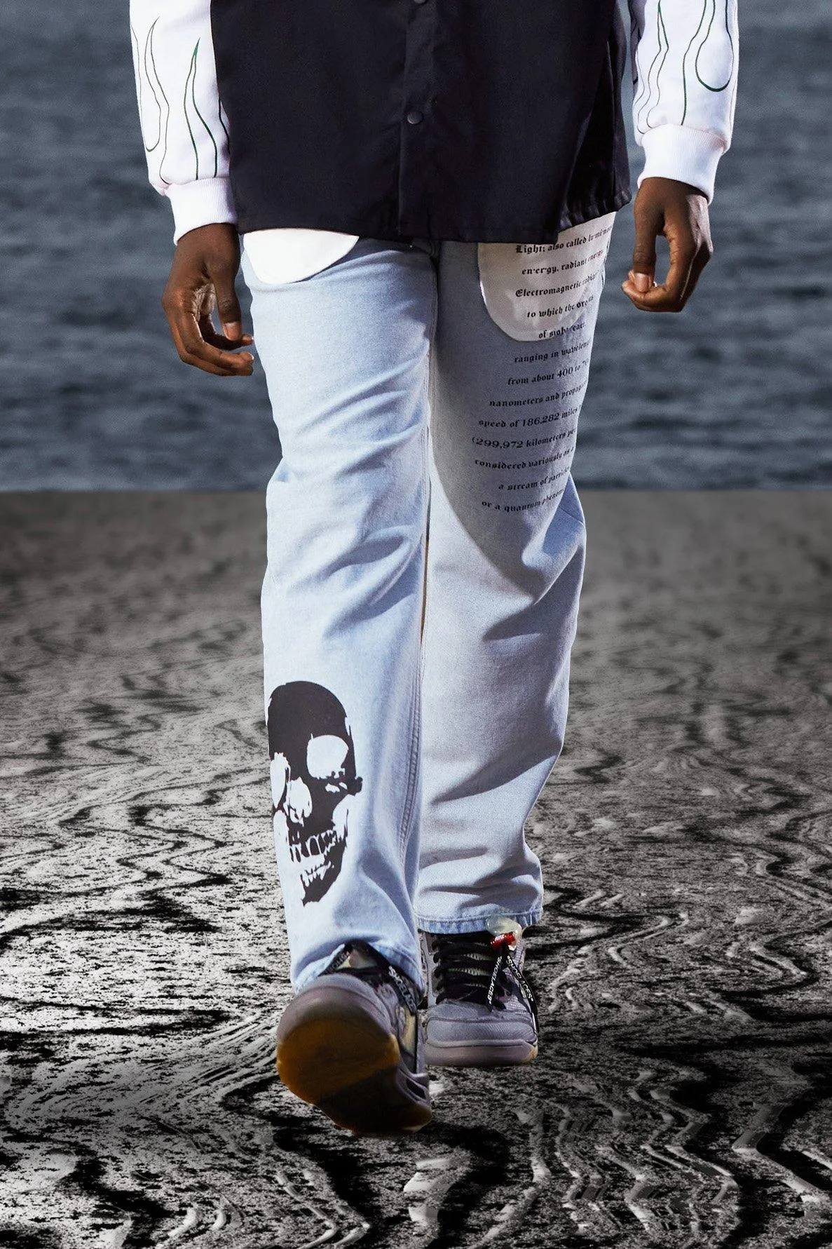 Slim Fit Pocket Detail Skull Jeans