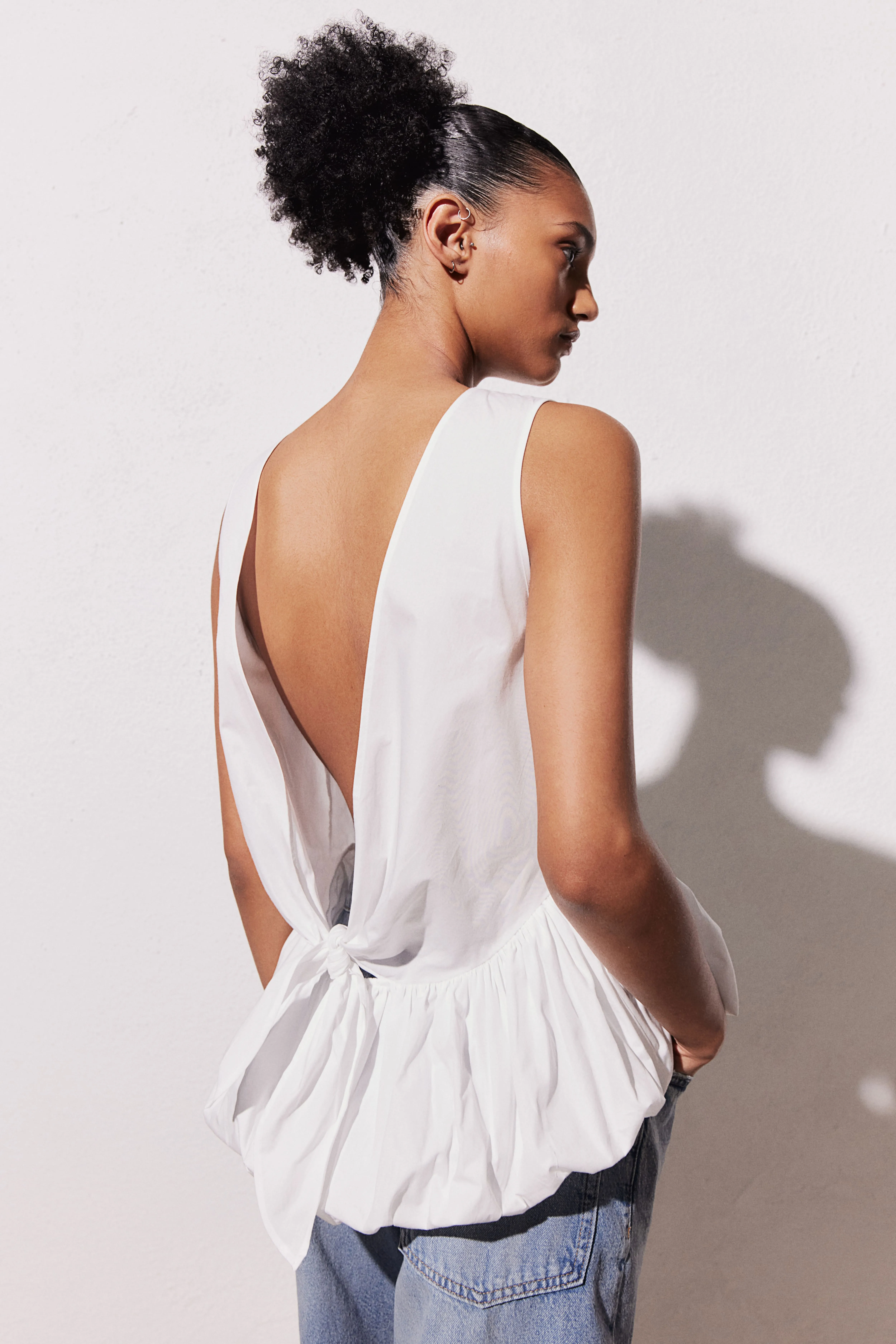 Tie-detail bubble-hem top - Round neck - Sleeveless - White - Ladies | H&M GB