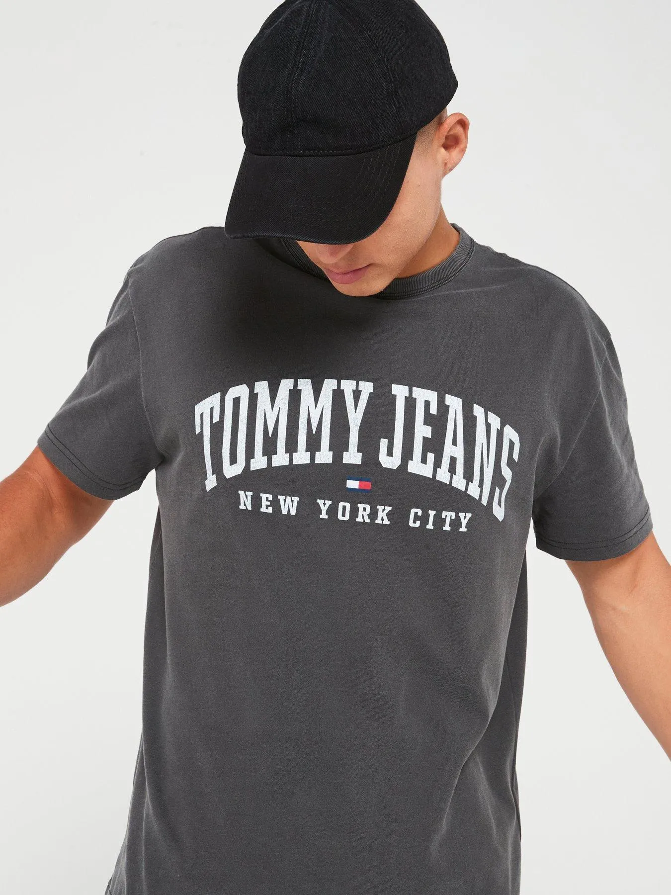 Tommy Jeans Regular Fit Arc Varsity Logo Washed T-shirt - Black
