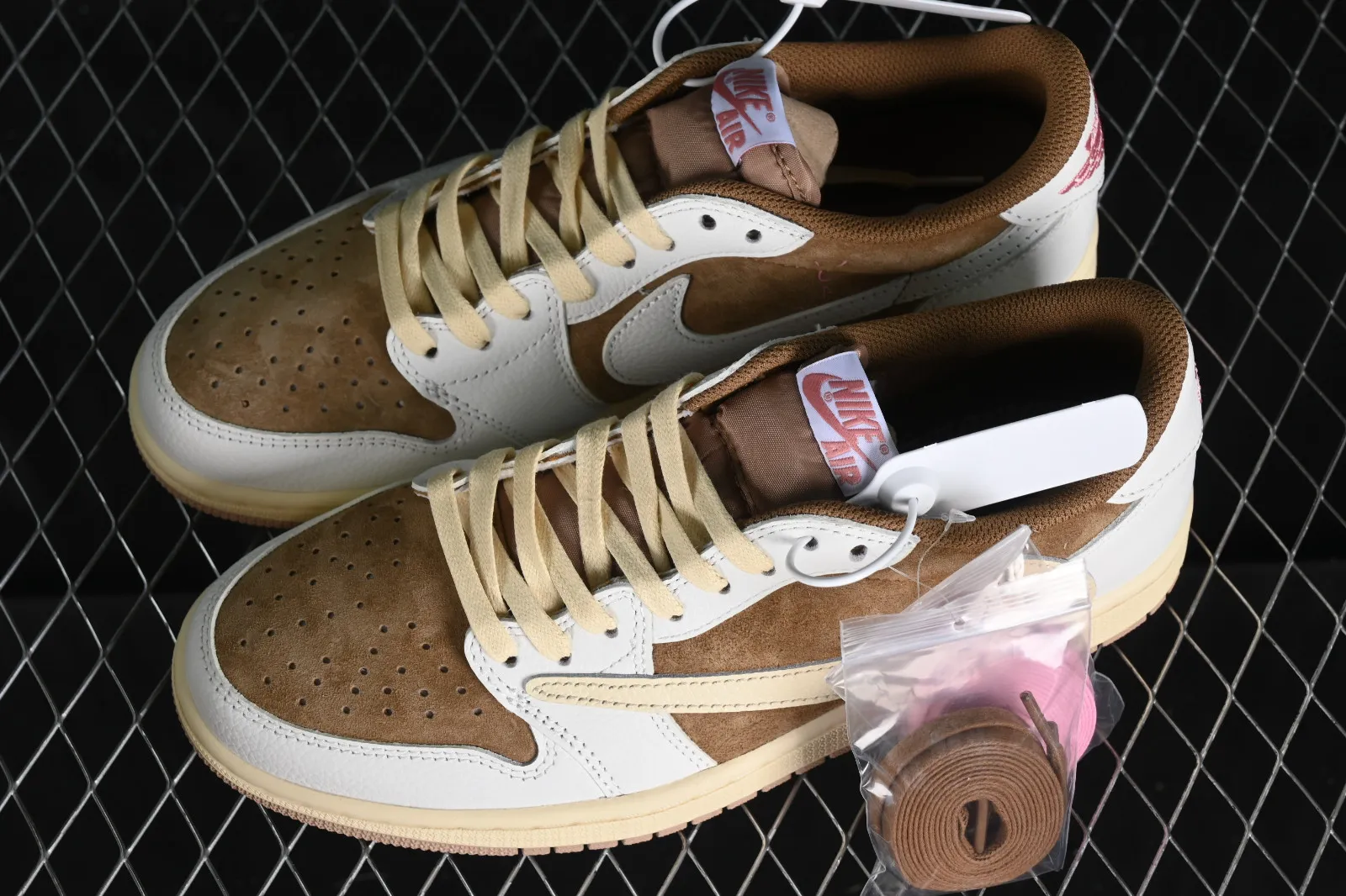 Travis Scott x Air Jordan 1 Low OG Brown Beige Red Off White DM7866-106