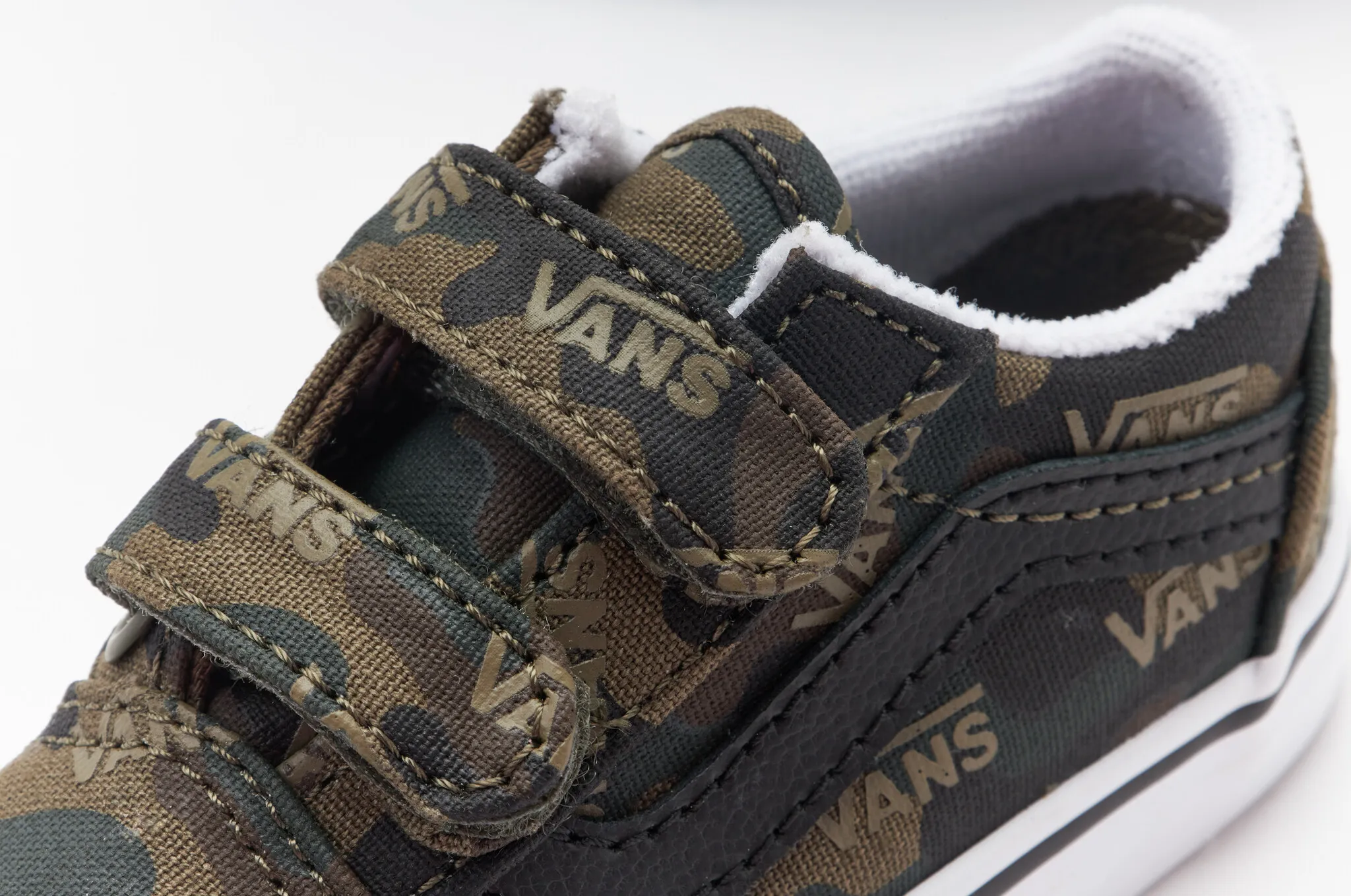 Vans Old Skool V Camo Skate Shoe - Black/Timberwolf