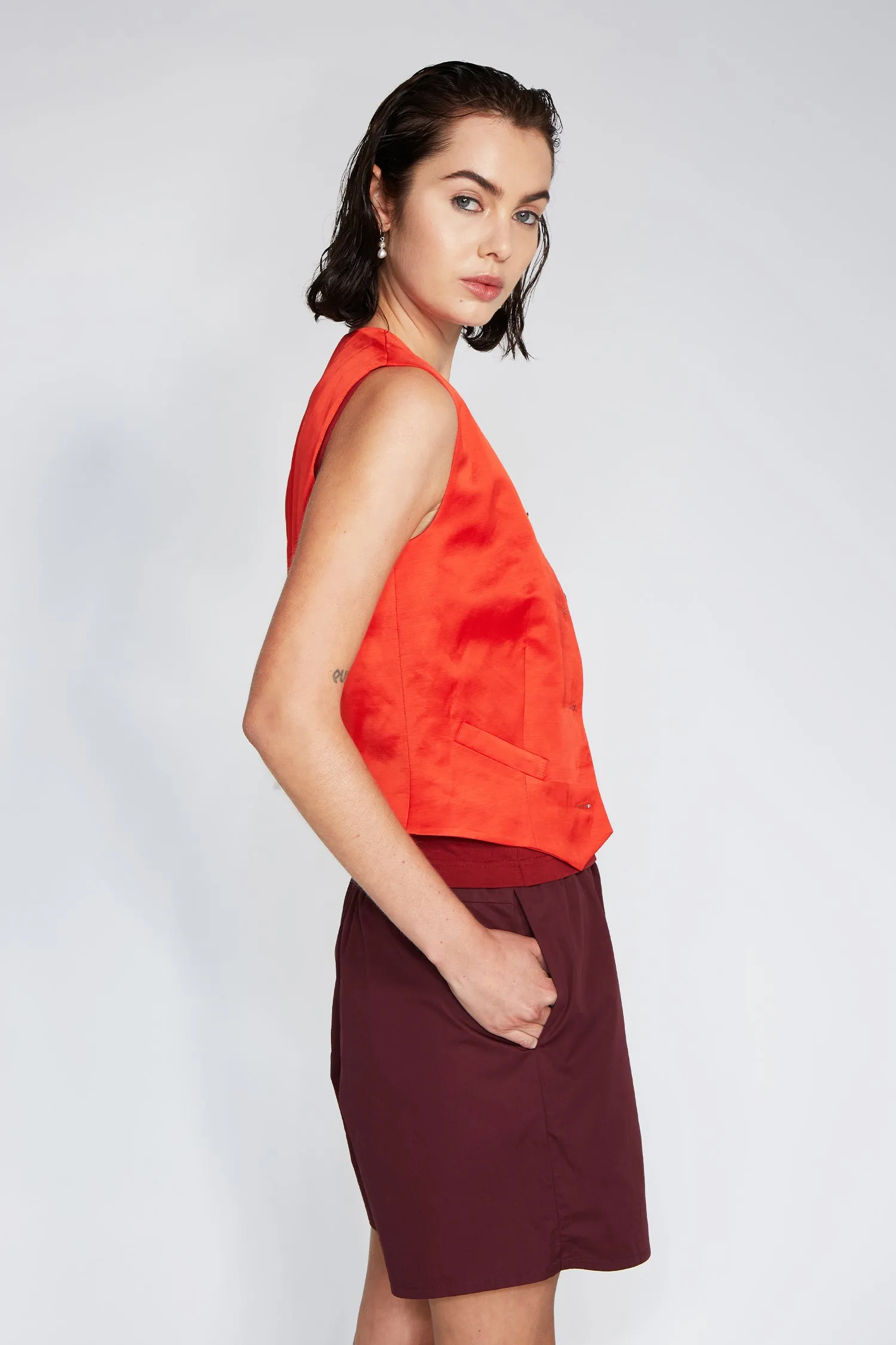 ZAMBESI   BEST VEST IN SCARLET, S23